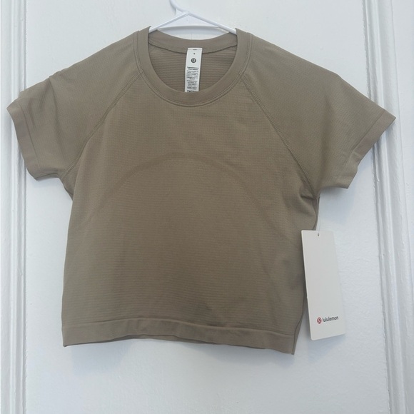 Lululemon Swiftly Tech Cropped Short-Sleeve Shirt 2.0
Sheer Oak Size 6 - Picture 2 of 5